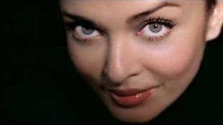 Download lagu Aishwarya rai L'Oreal Lash Architect Carbon Gloss  UK advert