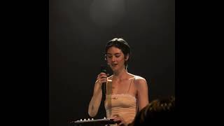 Gracie Abrams harmonizing with the crowd for “Humming” at The Bowery Ballroom