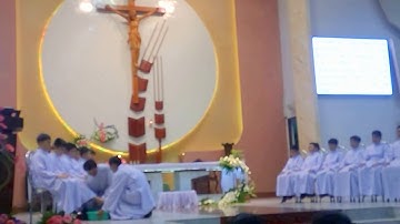 Nghi thức rửa chân trong Thánh Lễ Tiệc Ly Thiếu Nhi 2017 tại GX Tân Việt