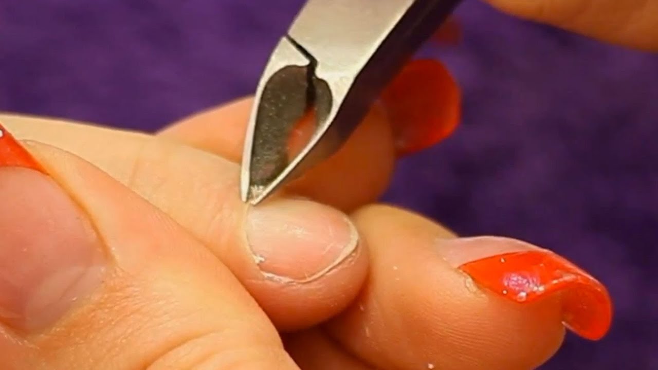 How to sharpen your cuticle nippers w aluminum foil 💅🏼 #nails