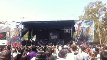 Spongebob Squarepants Themesong- Less Than Jake LIVE Warped