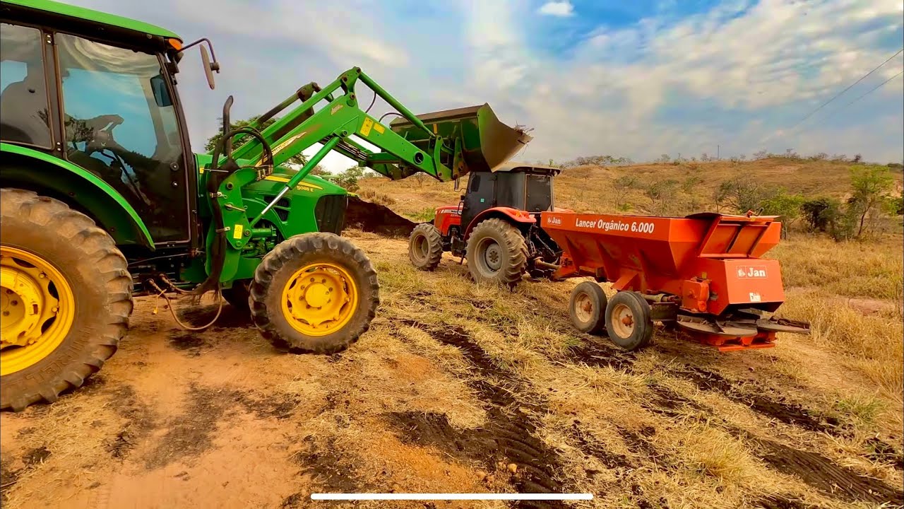 JOGANDO A CAMA DO COMPOST BARN! Adubo orgânico produzido na fazenda!