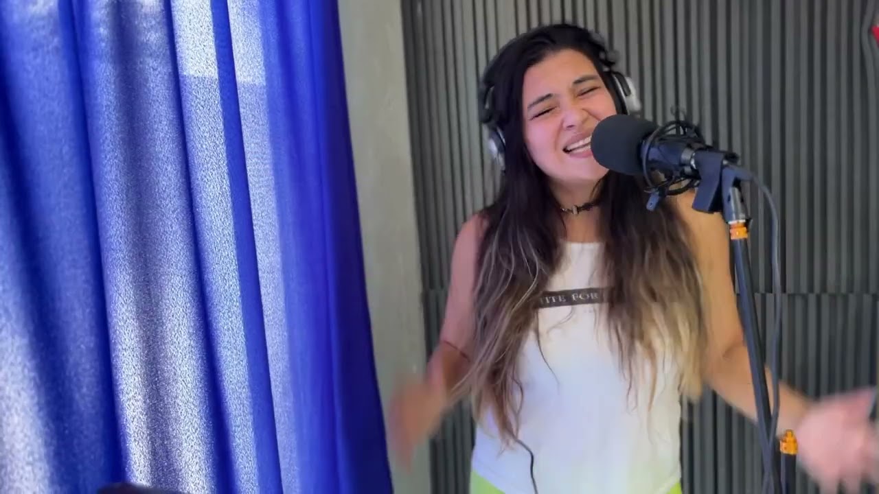 Candelaria Tisera - Me va a extrañar (Vídeoclip oficial)