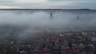 Atemberaubender Flug über Dresden - über tiefem Nebel