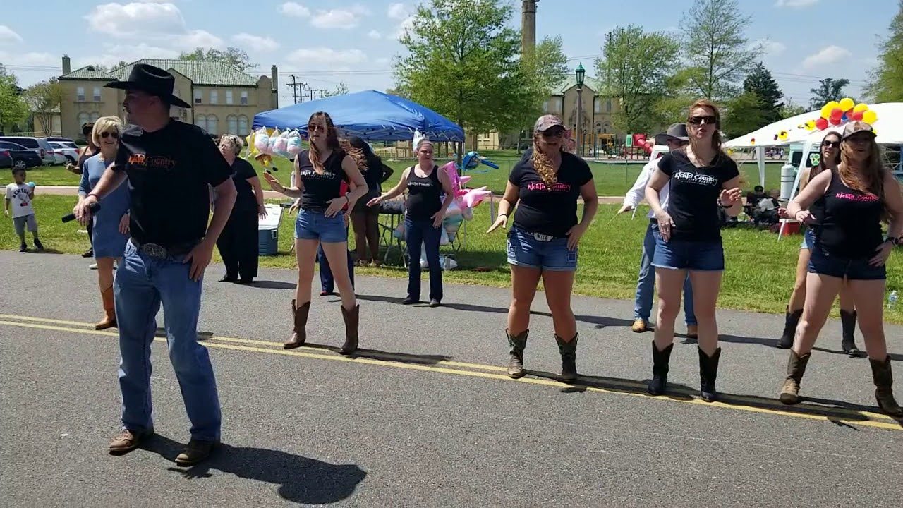 Kickin Country Line Dancing - YouTube