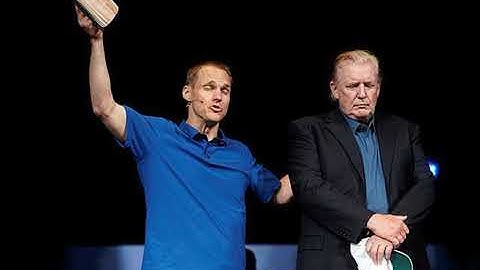 Kiểu tóc lạ của Tổng thống Trump gây "bão" mạng