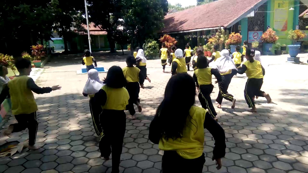 Permainan tradisional batok kelapa - YouTube Permainan Tradisional Yang Menggunakan Batok Kelapa Permainan tradisional batok kelapa - YouTube - Permainan Tradisional Yang Menggunakan Batok Kelapa