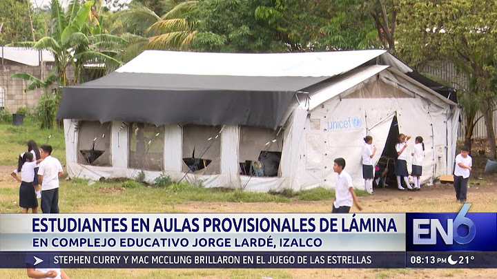ESTUDIANTES BAJO CARPAS