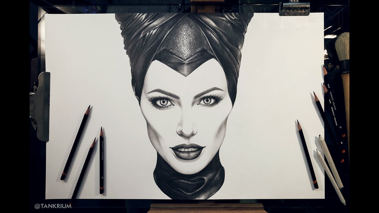 Coloured pencil drawing black and white scan. Maleficent | Artes desenhos,  Desenhos, Desenho