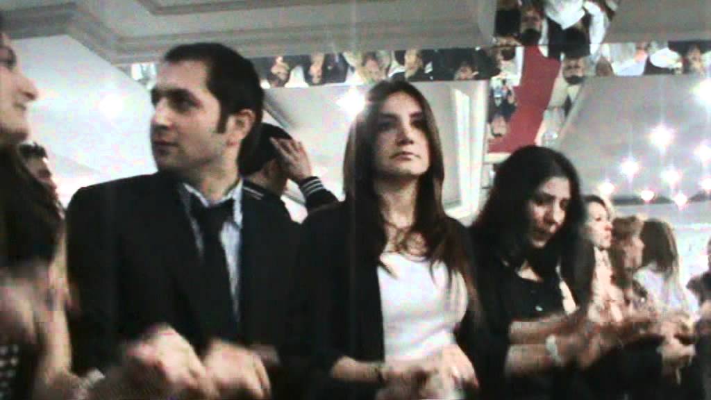 2012 GENÇLİK GECESİ GENÇLERİMİZ HALAY ÇEKİYO MECNUN CEZİK ARŞİV