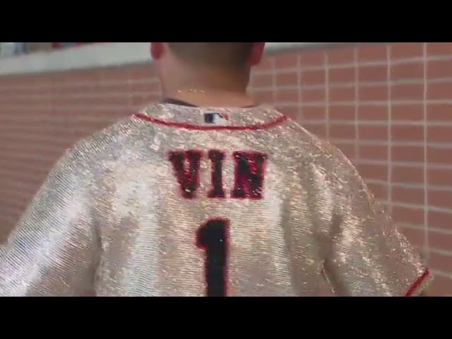 Houston Astros fan makes jersey with 80,000 Swarovski crystals