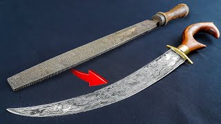 A Top-Notch Blacksmith Forged An Amazingly Sharp Knife From An Old File!