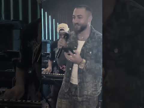 قوليلى يا مرايا مين لسه معايا