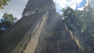 MarDe Dani en Guatemala, Tikal, Llegada al Templo V