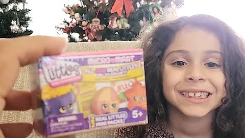 Opening Real LITTLES Micro Mart With Lorelei The L...