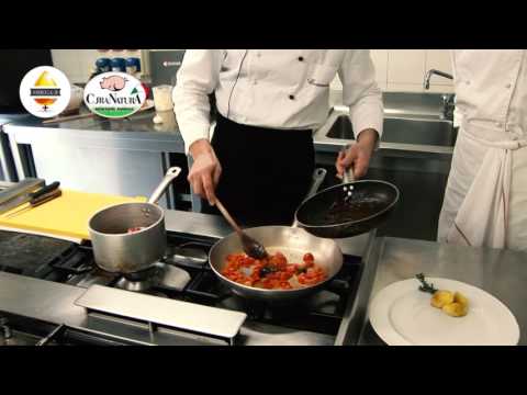 Video: Costine Di Maiale In Salsa Di Pomodorini
