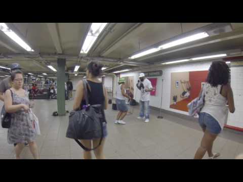 DancinGlobe - New York : Music make magic happen between two strangers in the subway
