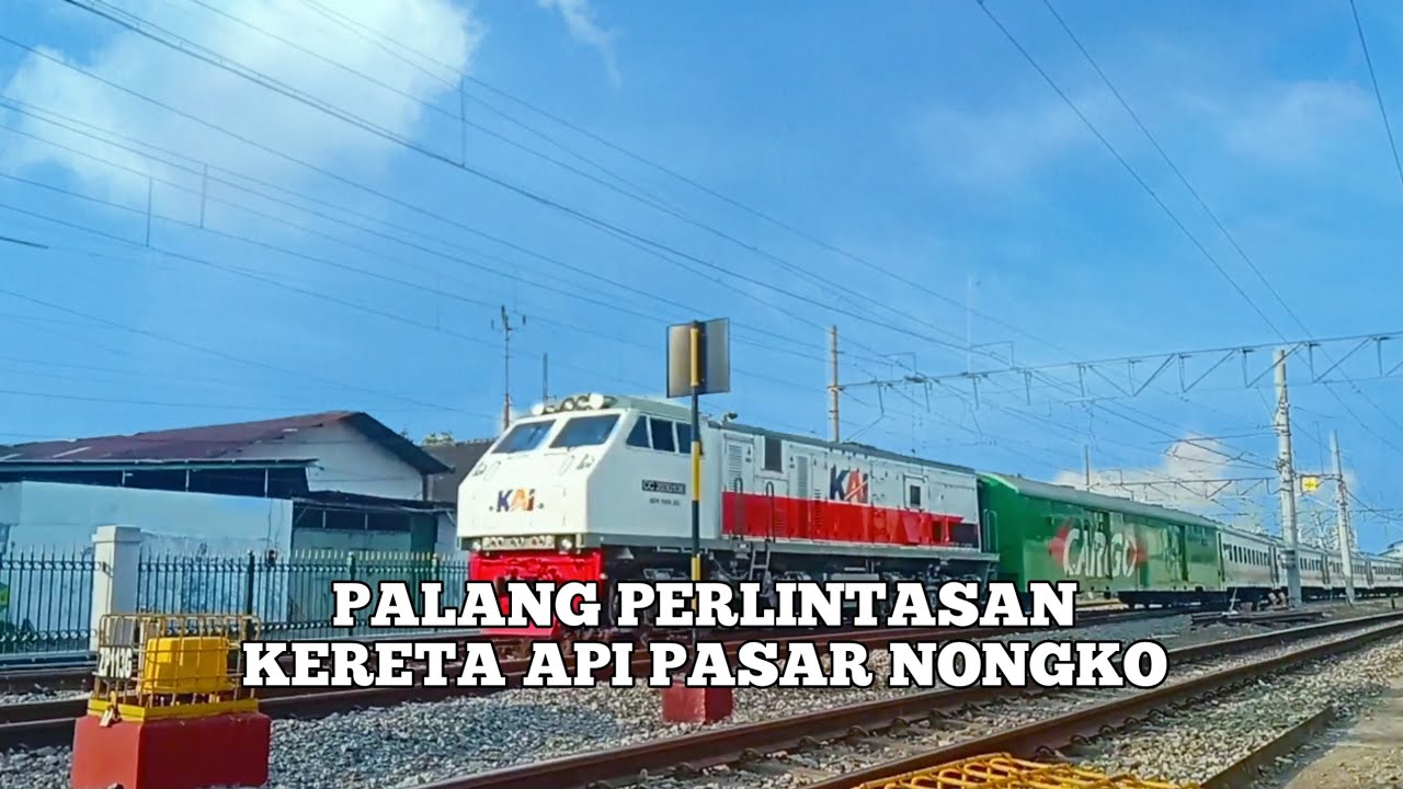 KA GAYA BARU MALAM SELATAN MELINTAS DI JPL 94 - YouTube