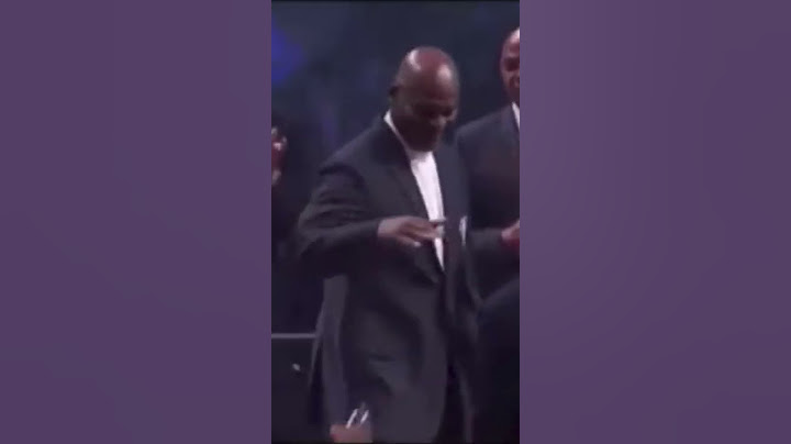 Michael Jordan completely ignored his best friend Charles Barkley, juts a few feet away.