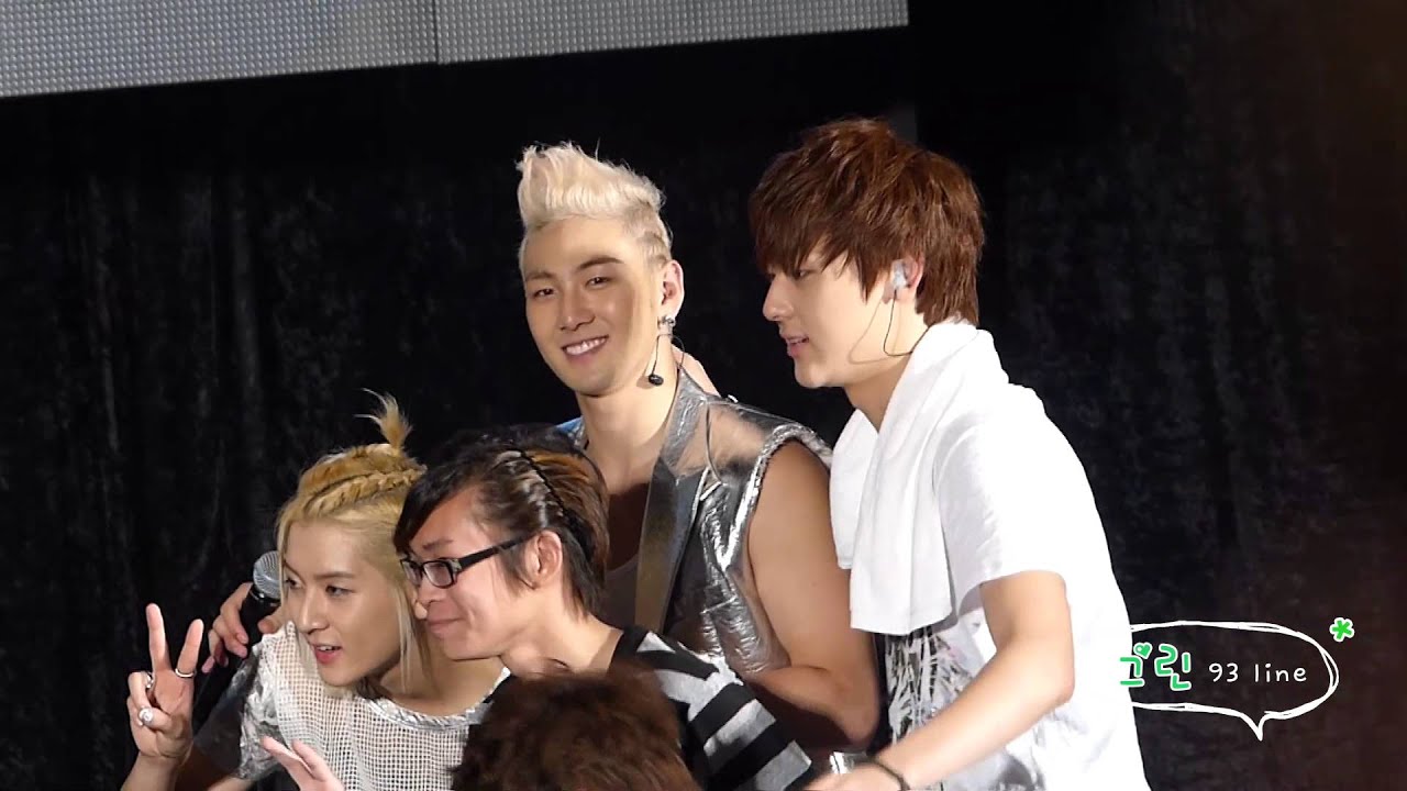 130721 NU'EST prepare gift for fans ♥ NU'EST L.O.Λ.E TOUR in TAIPEI