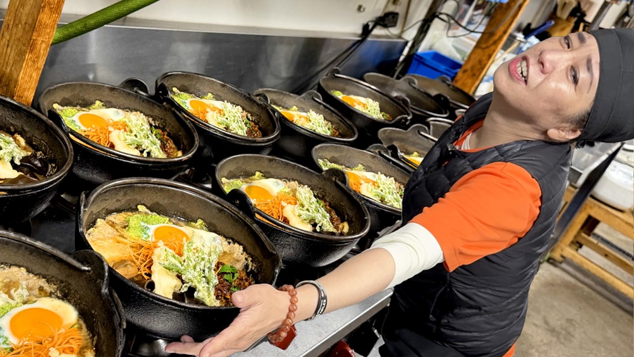 She Serves 2000 people a Day with No Breaks! Making it Look EASY!
