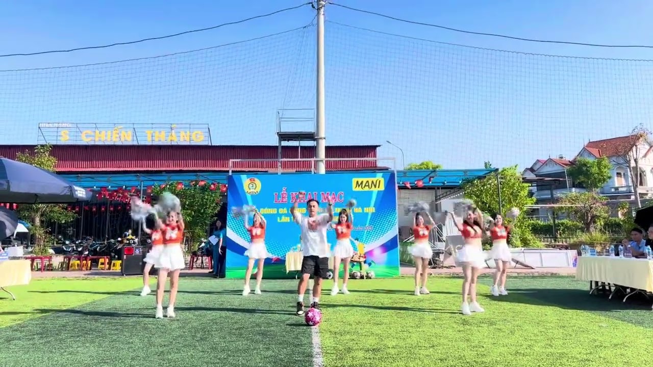 Vũ đoàn RF Mani. Nhảy cổ động bóng đá Mani