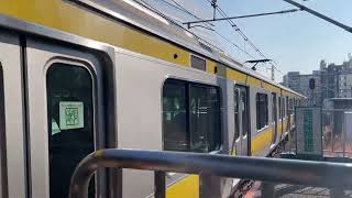 【E653系K71編成とコラボ!】E231系500番台A545編成が各駅停車千葉行きとして両国駅2番線を発車するシーン 2025年3月9日8時39分撮影