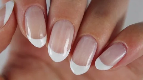 Comment faire le bout des ongles en blanc ?