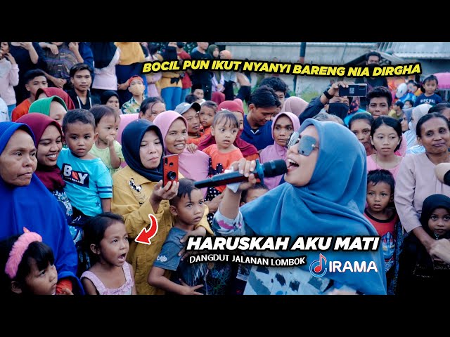 WOW..LUAR BIASA PADAT NIA DIRGHA SUKSES MENGAMBIL HATI WARGA SAAT MENYANYIKAN LAGU HARUSKAH AKU MATI class=