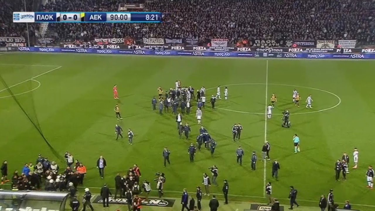 Felipe Melo provoca rivais, e torcida do Besiktas invade o campo na Turquia