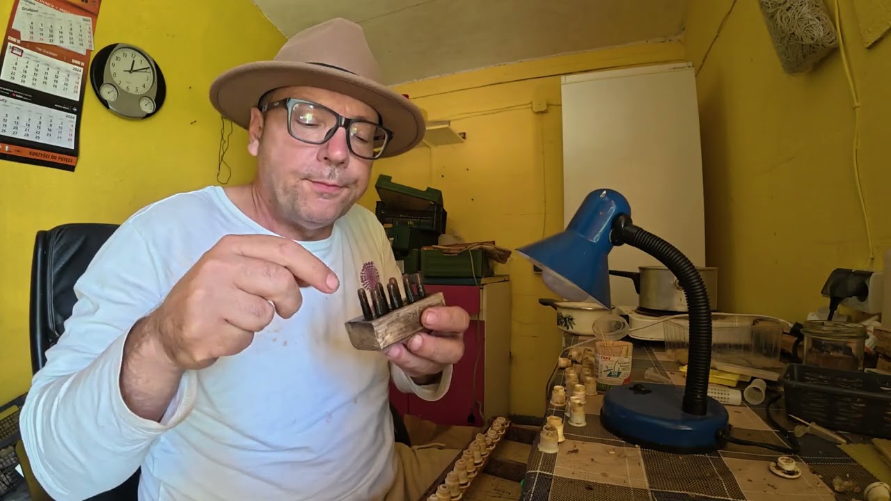 Prace w pasiece - hodowla matek pierwszy dzień