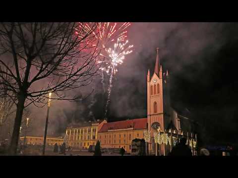 Videó: Újévi Saláta Dióval és Rákhússal