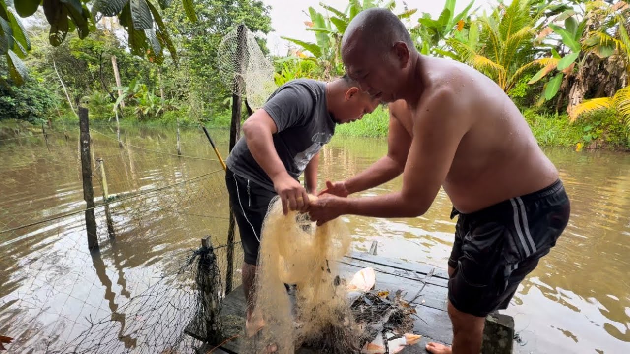 JALA IKAN DI KOLAM DATUK | FAMILY IBUK BAJIK BALIK BRUNEI