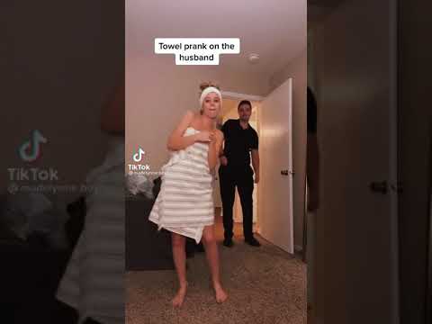 Removing Towel Prank On My Boyfriend To See His Reaction