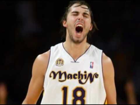 "Machine Is Amazing" - Sasha Vujacic Block & Dunk on Rockets Game 5 Playoffs - Lakers-Fan.com