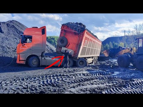 Top dangerous moments【E4】 of truck driving, heavy duty truck fail operation compilations