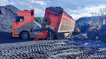 Top dangerous moments【E4】 of truck driving, heavy duty truck fail operation compilations