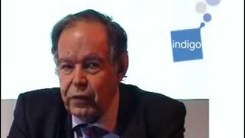 Edward de Bono   discusses Lateral Thinking™