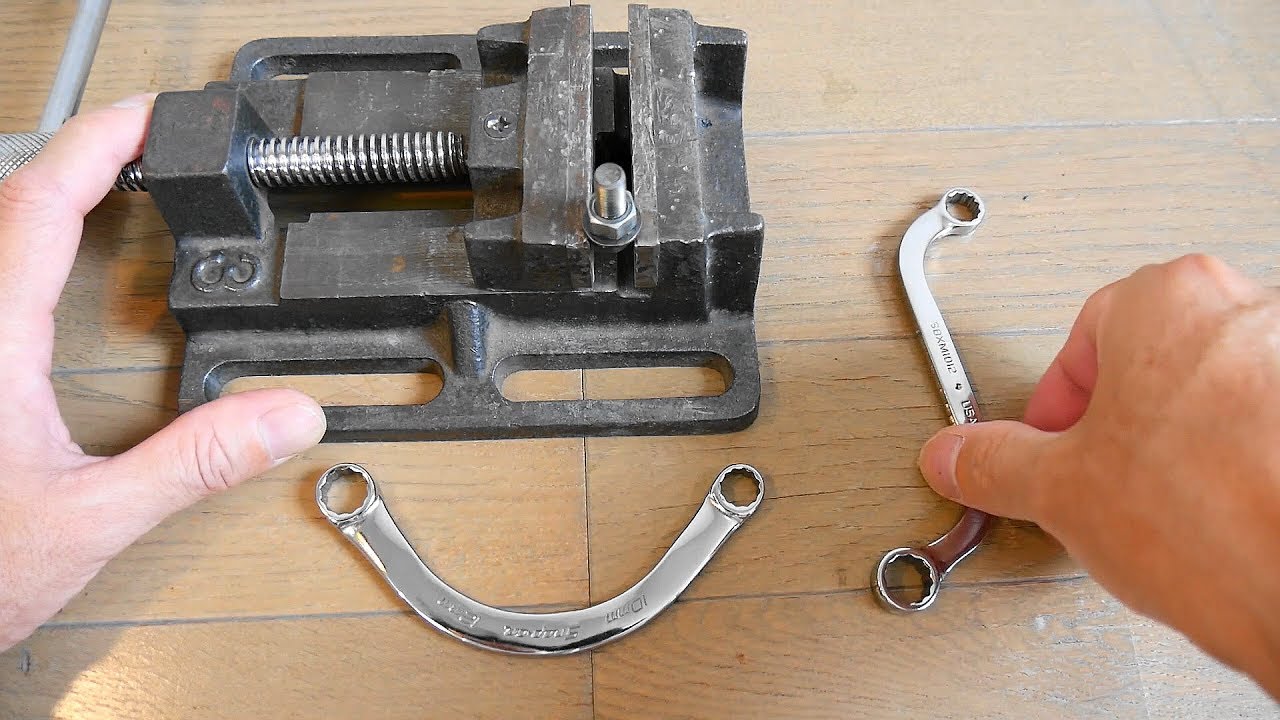 障害物で回せないボルトやナットに便利なメガネレンチ（ハーフムーン 