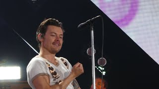 Harry Styles - “Medicine” live at Wembley Stadium, London (13/06)