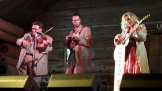 Rhonda Vincent sings "Missouri Moon"  at Darrington Festival