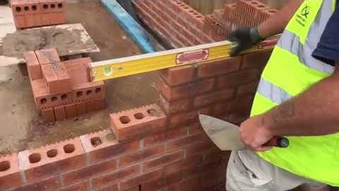Bricklaying Building the extension part 4: building up from damp course