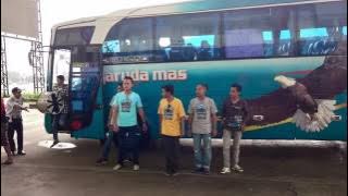 KLAKSON TELOLET BUS GARUDA MAS dan yelnya menarik perhatian juri kontes telolet di Pulogebang