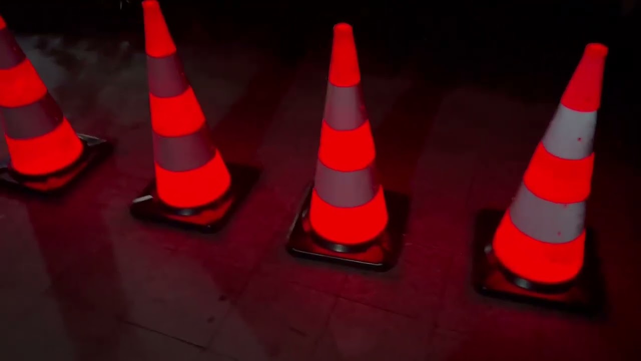 72cm Manufacture Warning Rubber Base Flashing LED High Reflective Collapsible Traffic Cones For Sale