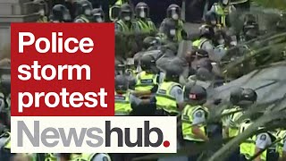 Battle for Parliament erupts as police storm Wellington's anti-mandate occupation | Newshub