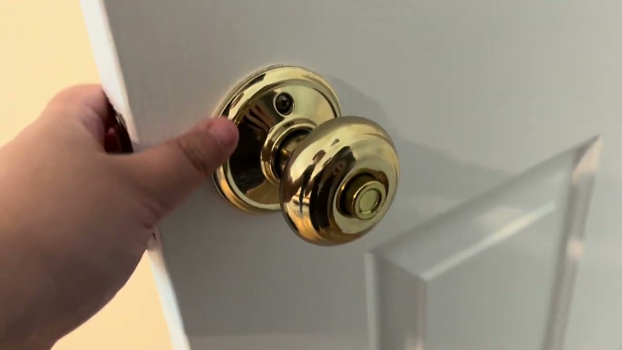 Schlage F40 GEO 605 Georgian Door Knob, Bed & Bath Privacy Lock, Bright Brass || Product Review