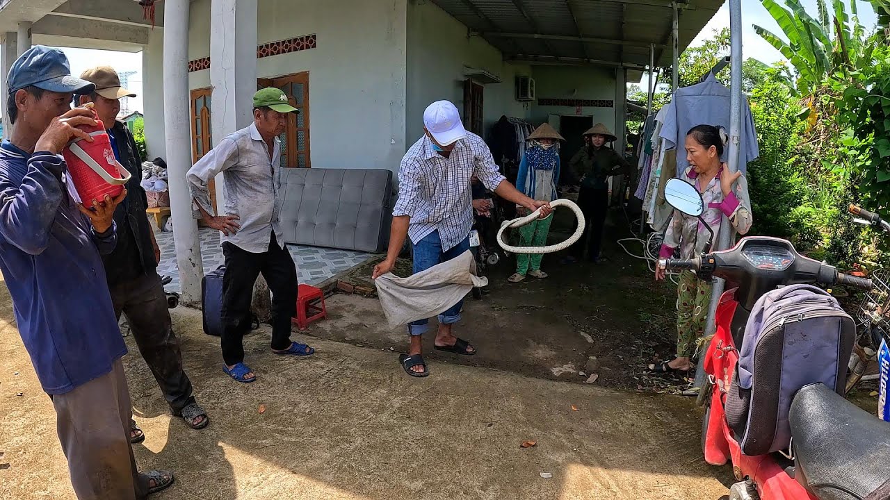 Bắt Được Con Rắn Này Anh Chị Chủ Nhà Quá Vui Mừng | Mười Thương SB