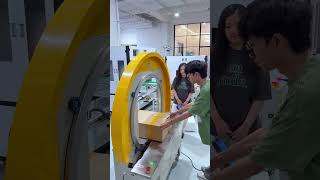 Ms. Chen from Chengdu brought her oranges foam box sealCarton sealing machine Carton sealing machine