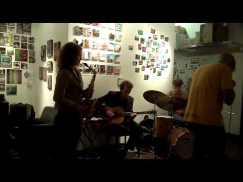 在 YouTube 上觀看「The Holly Martins - All The Things You Are」