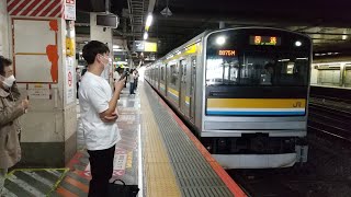 205系1100番台T13編成OM入場回送警笛を鳴らして新宿駅発車